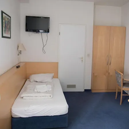 Meesenburg Hotel *